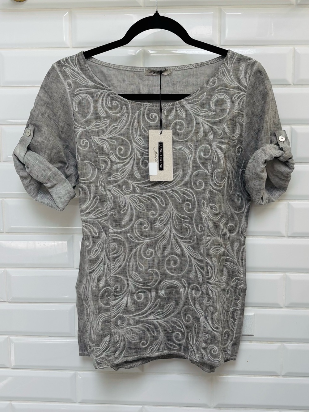 Lungo L’Arno Women’s Medium NWT Grey Embroidered Linen Short Sleeve Blouse